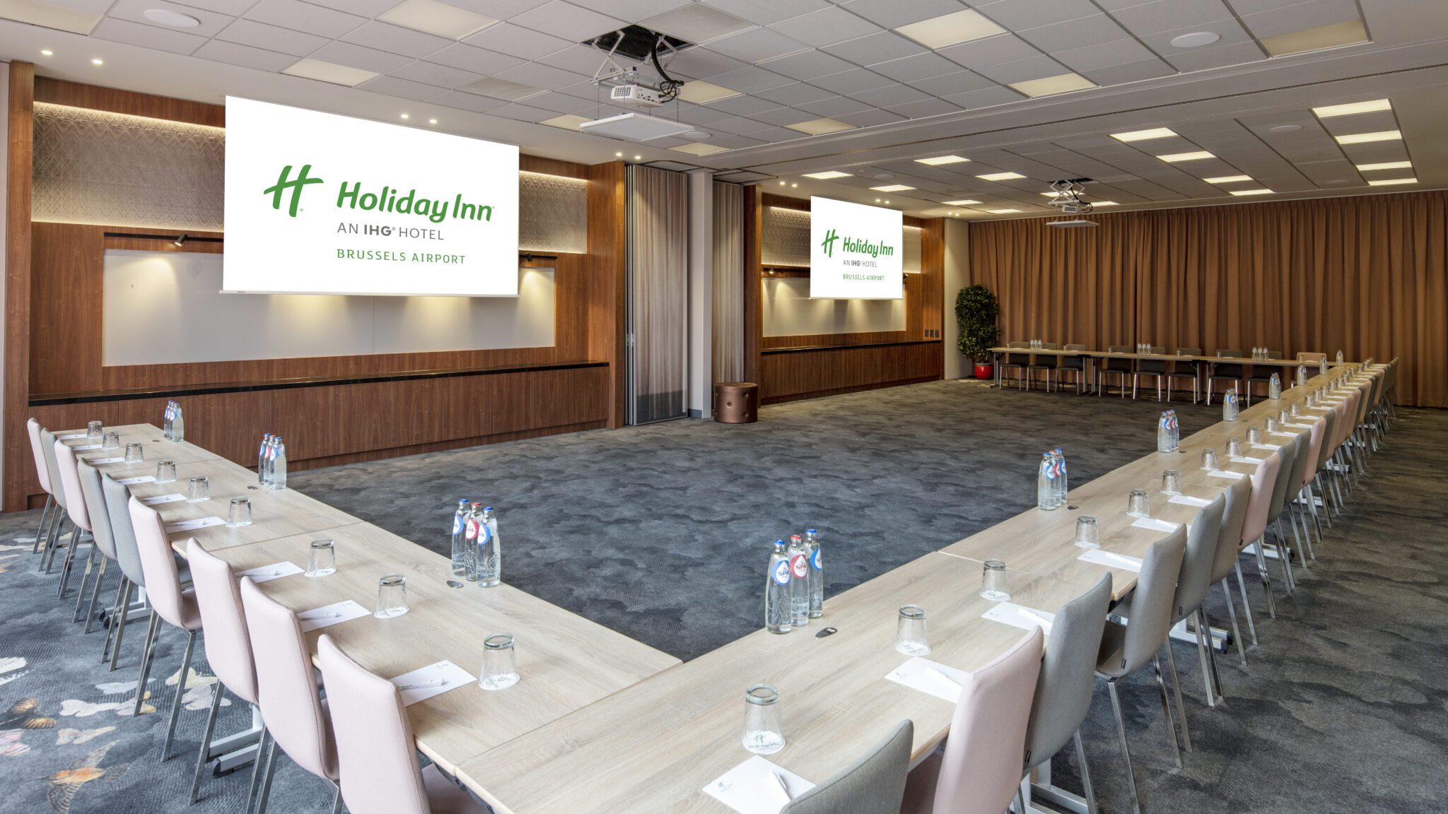 Holiday Inn Brüssel Airport Parken www.holidayinnbrusselsairport.com